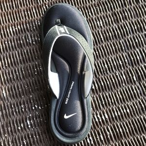 Nike comfort footbed flip flops size 10